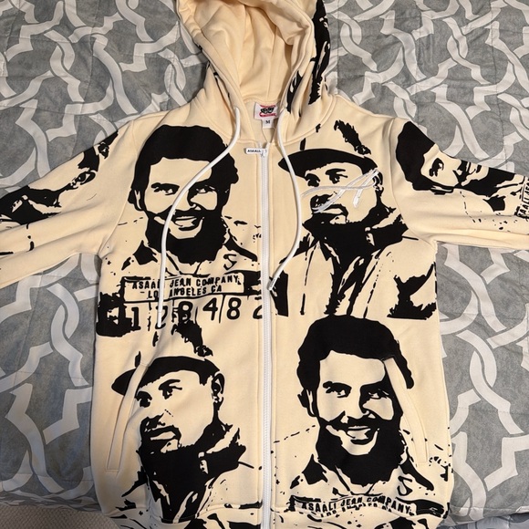 Men's Beige and Black Graphic Zip-Up Sweater